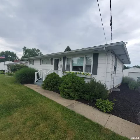 909 Olive St, Galesburg, IL 61401
