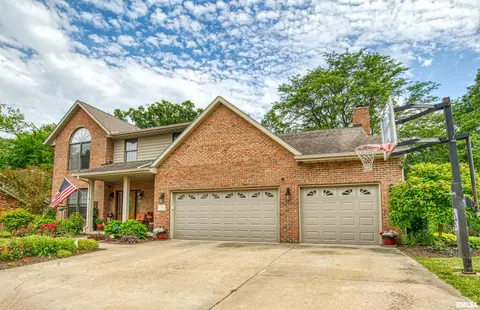 1136 W Brookforest Dr, Peoria, IL 61615