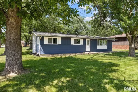 203 E Glendale St, Manito, IL 61546 photo 2