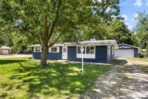 203 E Glendale St, Manito, IL 61546 photo 3