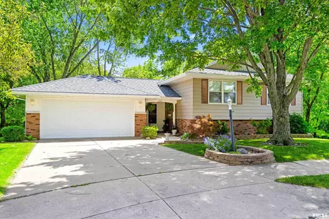2302 W Madera Ct, Peoria, IL 61614