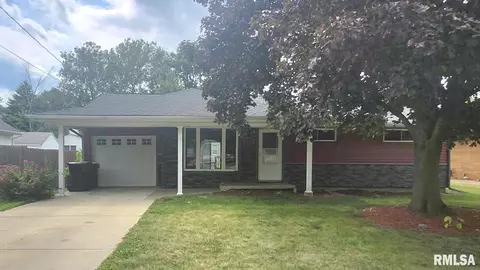 1703 Short Dr, Pekin, IL 61554