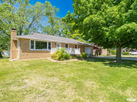 203 Julian Ave, East Peoria, IL 61611