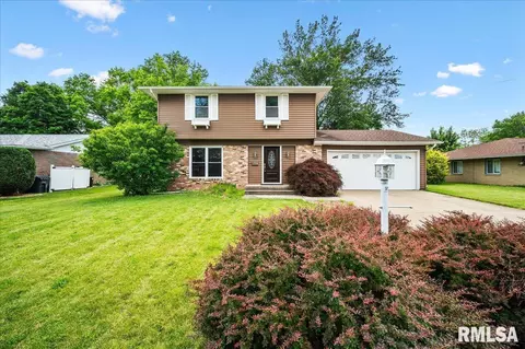 1705 Deppert Dr, Pekin, IL 61554