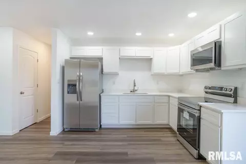 610 E 3rd St, Glasford, IL 61533 photo 9