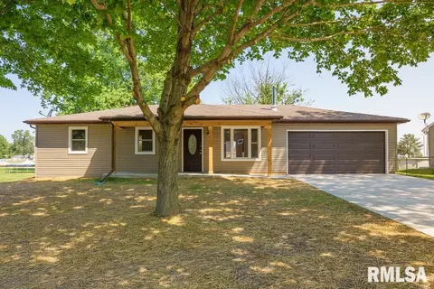 610 E 3rd St, Glasford, IL 61533