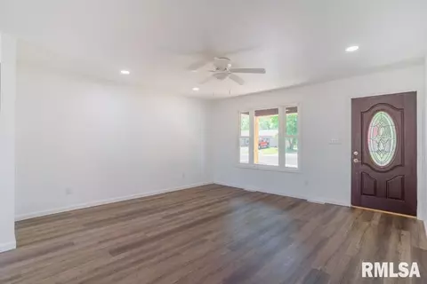 610 E 3rd St, Glasford, IL 61533 photo 4
