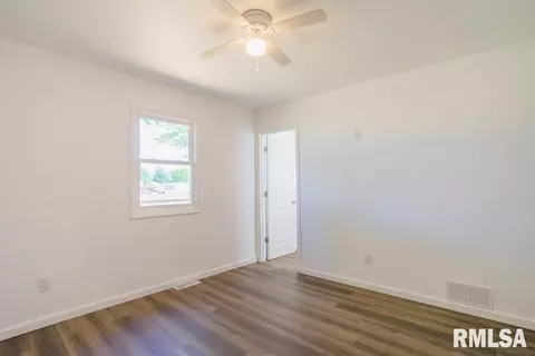 610 E 3rd St, Glasford, IL 61533 photo 20