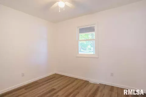 610 E 3rd St, Glasford, IL 61533 photo 13