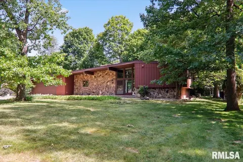 921 W Deerbrook Dr, Peoria, IL 61615