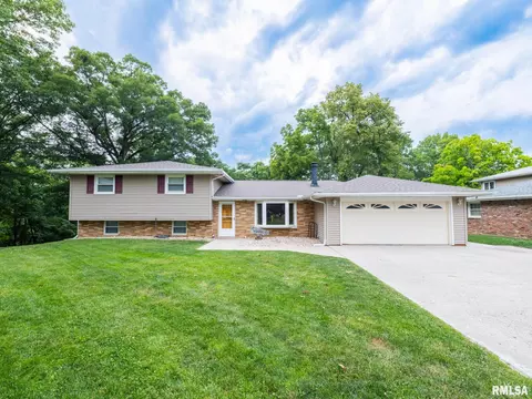 112 Carriage Ct, East Peoria, IL 61611