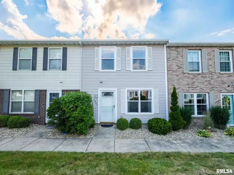 3847 W Palmyra Ct, Peoria, IL 61604