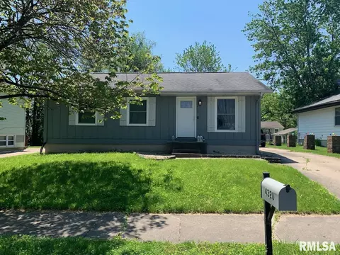 4320 W Andover Dr, Peoria, IL 61615