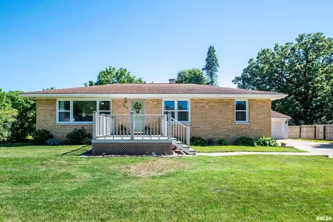 422 W Vine St, Toulon, IL 61483