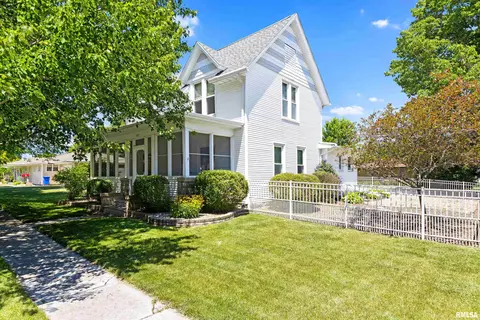 501 W Butternut St, Elmwood, IL 61529
