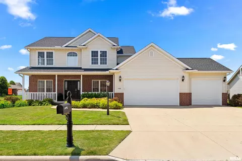 1400 Aspen Dr, Washington, IL 61571