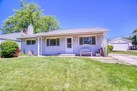 1611 W Oakglen Dr, Peoria, IL 61614
