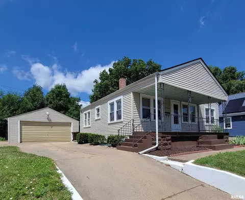 1111 S 10th St, Pekin, IL 61554
