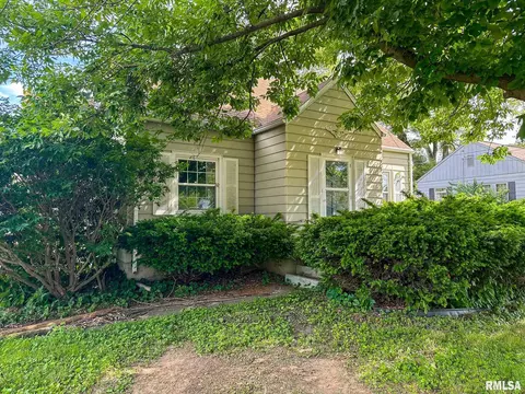 1724 Terrace View Ln, Peoria Heights, IL 61616