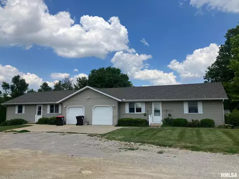 306-308 Leopold St, Mackinaw, IL 61755