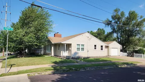 1109 Sheridan Rd, Pekin, IL 61554