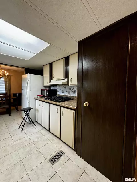 118 James Dr, Macomb, IL 61455 photo 10