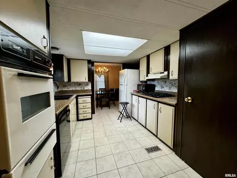 118 James Dr, Macomb, IL 61455 photo 8
