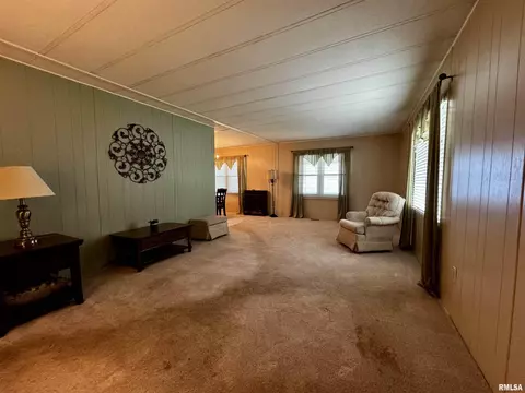 118 James Dr, Macomb, IL 61455 photo 3