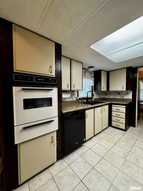 118 James Dr, Macomb, IL 61455 photo 9