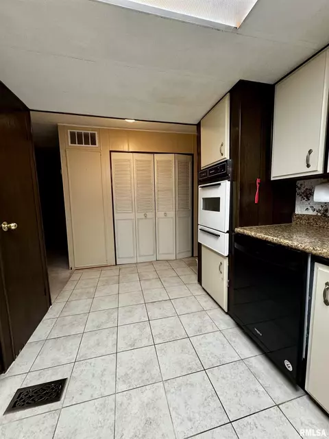 118 James Dr, Macomb, IL 61455 photo 7