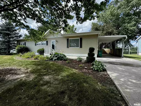 118 James Dr, Macomb, IL 61455