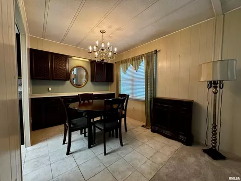118 James Dr, Macomb, IL 61455 photo 4