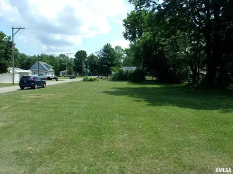 300 S Arthur St, Manito, IL 61546