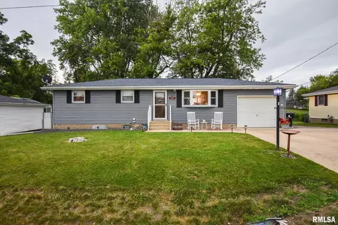 404 Sterling St, Washington, IL 61571