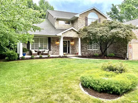 2600 W Sunset Ct, Peoria, IL 61615