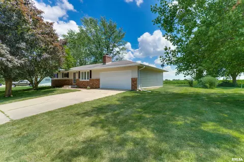 200 Heritage Ln, Delavan, IL 61734