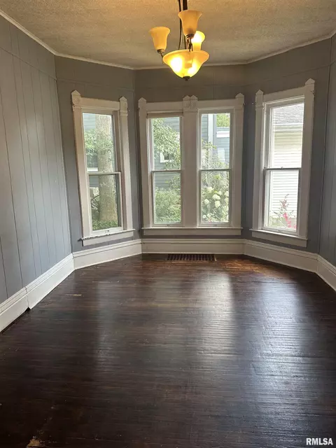 310 E James St, Eureka, IL 61530 photo 7