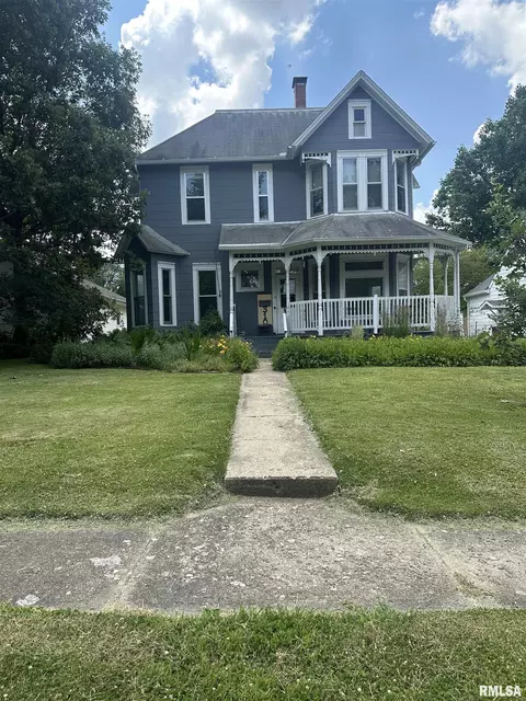 310 E James St, Eureka, IL 61530