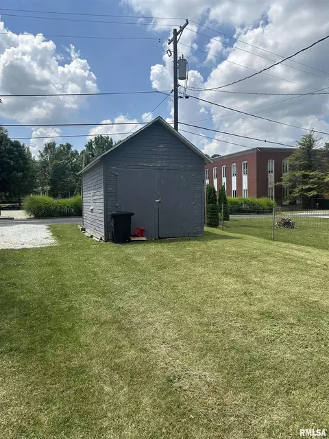 310 E James St, Eureka, IL 61530 photo 5