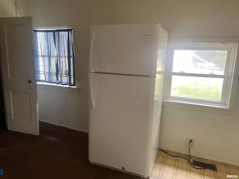 727 S Randolph St, Macomb, IL 61455 photo 4
