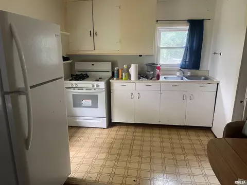 727 S Randolph St, Macomb, IL 61455 photo 3