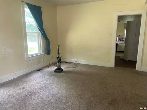 727 S Randolph St, Macomb, IL 61455 photo 2