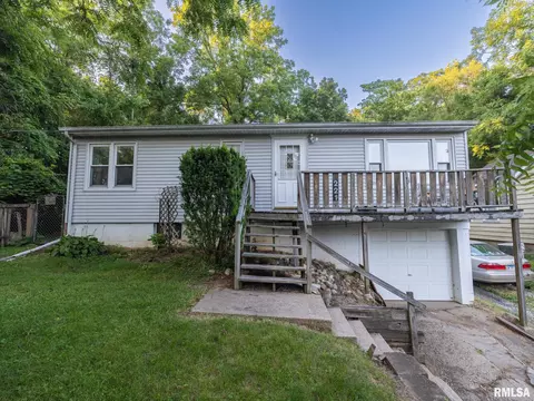 221 Maywood Ave, Creve Coeur, IL 61610
