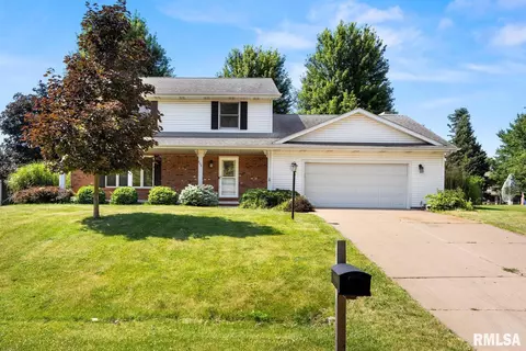 608 Bayside Dr, Germantown Hills, IL 61548