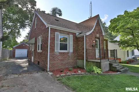 2433 S 11th St, Springfield, IL 62703