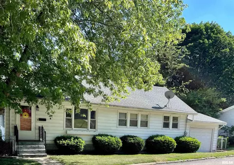 235 Pershing Pl, East Peoria, IL 61611