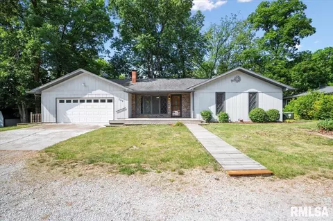 209 Apple St, Creve Coeur, IL 61610
