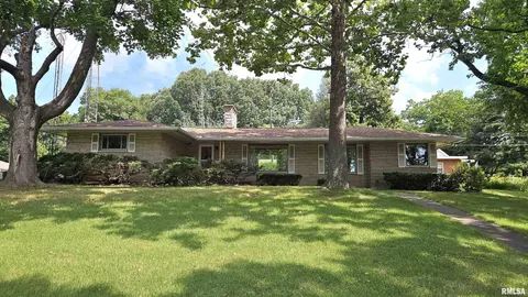 35 N Sycamore Ter, Canton, IL 61520