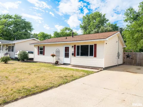 1607 Arthur St, Pekin, IL 61554