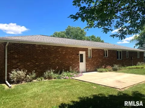 415 S Maple Ave, Minier, IL 61759 photo 2